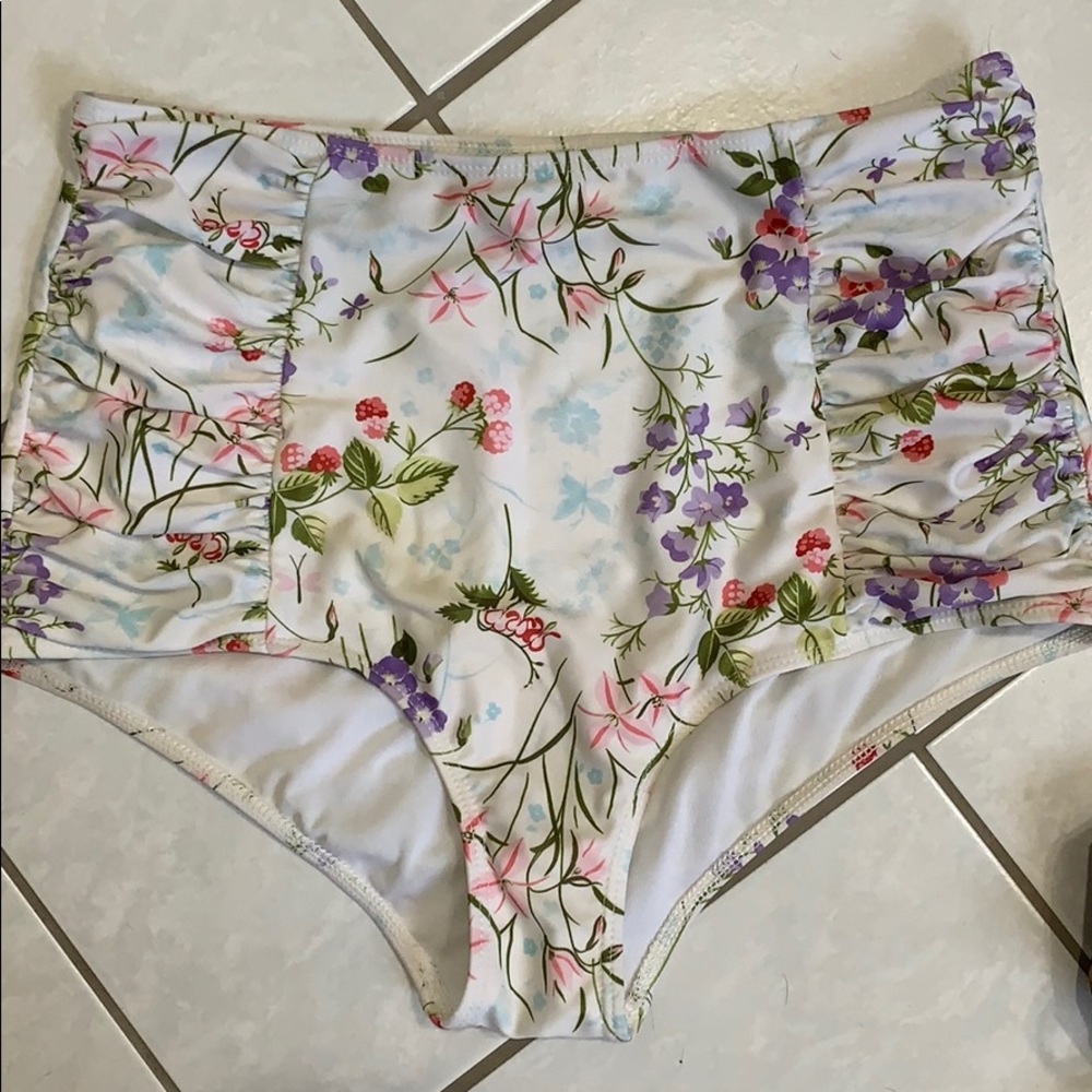 Kortni Jeane high waisted floral bottom